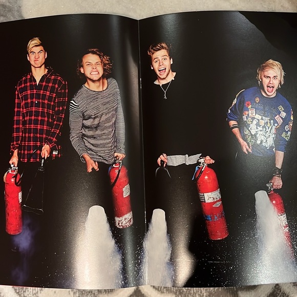 5 Seconds of Summer Official Tour Programme - Picture 3 of 3